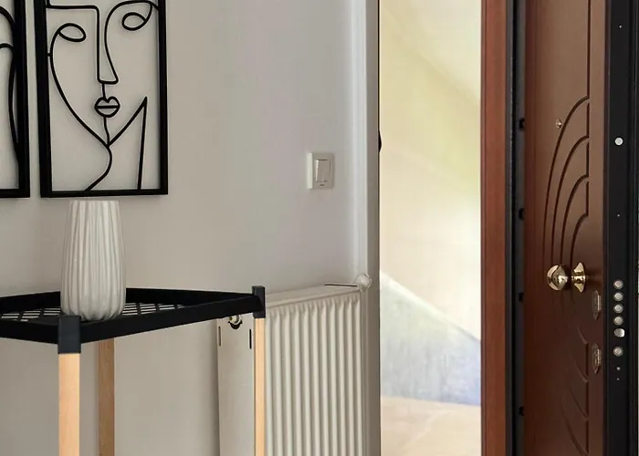 Cozy Athena Apartment