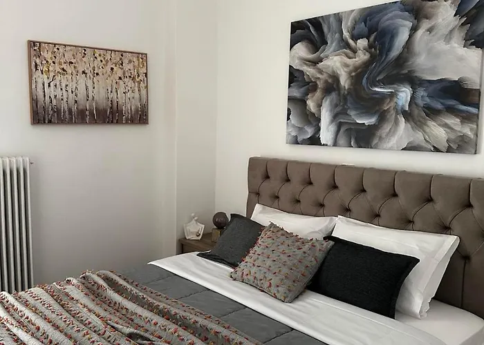 Cozy Athena Apartment